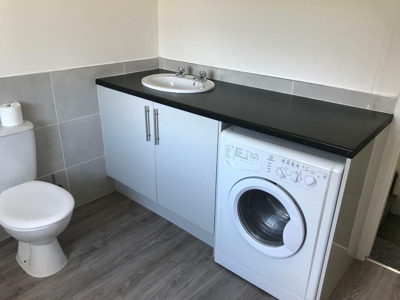 קינגסטון אפון הול Platform Port Area Apartment 2 With Free Street Parking מראה חיצוני תמונה